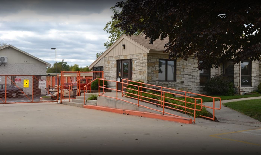 Photos of Oak Creek Storage Facility Storage Rentals of America